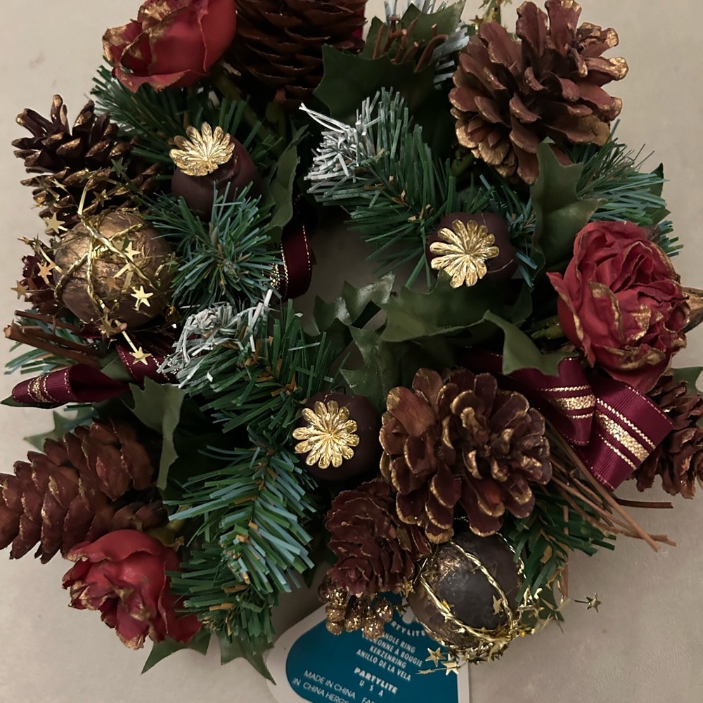 PartyLite Holiday 3” sugar pine candle ring burgundy flowers gold detail